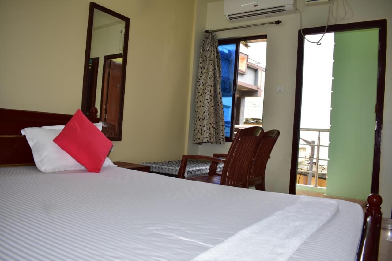 Hotel Lovely Inn ! Puri Luaran gambar